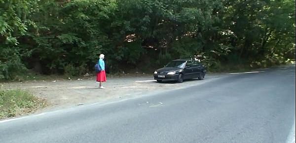  Hitchhiking  granny giving head as a payment